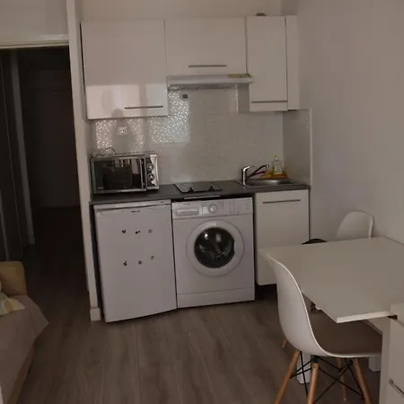 Lewaverly Apartment